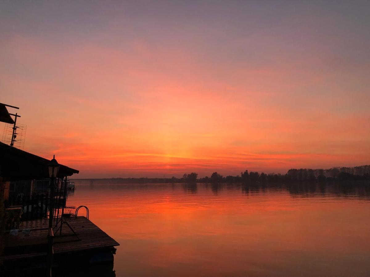Sagando - Floating House On Sava River Beograd Bagian luar foto